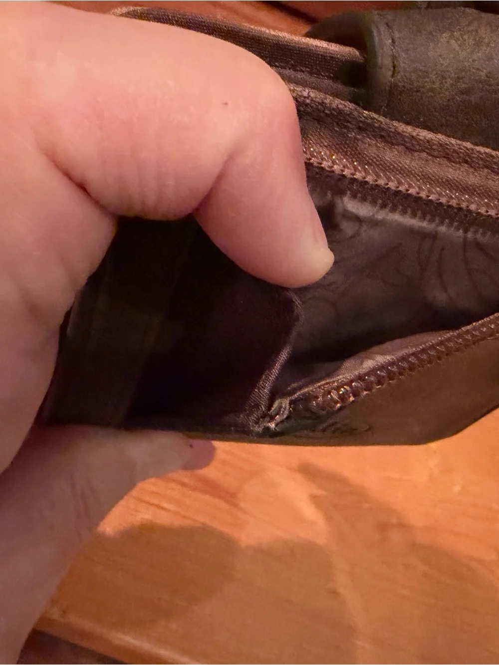 Justin Western Wallet – Distressed Leather Trifold w/ Bit Hardware Pull